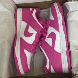 Nike Dunk Low Active Fuchsia Size : 7Y / 8.5W , 5.5Y / 7W , 5Y / 6.5W
