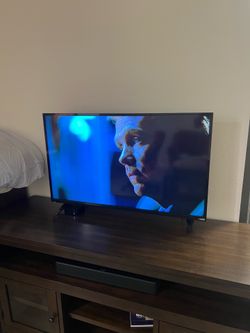 Vizio 40” Smart LED TV – Works Great