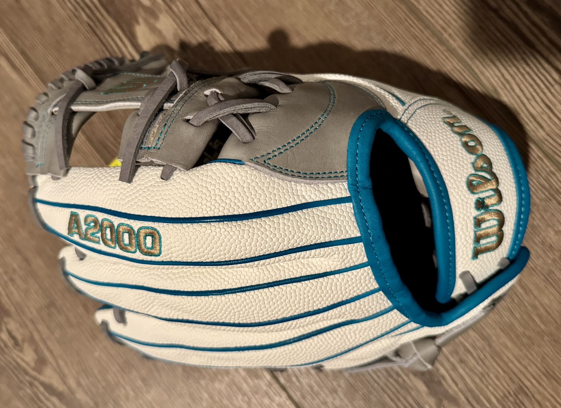 Wilson A2000 Softball Glove