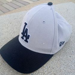 New Era Snap Back Size M-L Dodgers Baseball Cap