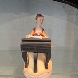Vintage Porcelain Musical Figurine. Lady Playing the Piano,Plays Love Story