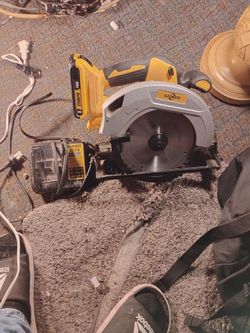 DeWalt battery powered skill saw
