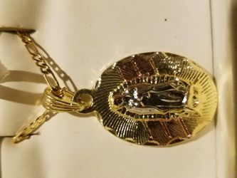Cadena con dige de la virgen de guadalupe de oro laminado