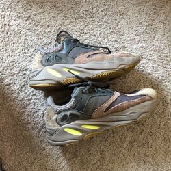 9.5 Mauve 700 Yeezy