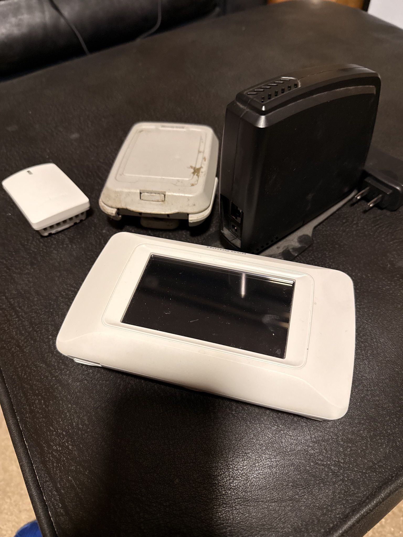 Honeywell THX9421R5013 Prestige IAQ Comfort System HD Color Touchscreen Thermostat Model: THX9421R5013