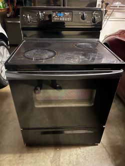 Whirlpool REFRIGERATOR AND STOVE