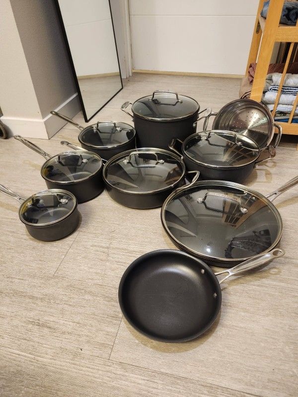 Cuisinart Chef's Classic Hard Anodized Nonstick 16-Piece Cookware Set.