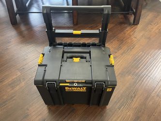 New Dewalt Rolling Tool Box