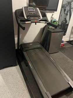 Nordic Track Treamill- Folds up - like new- works great