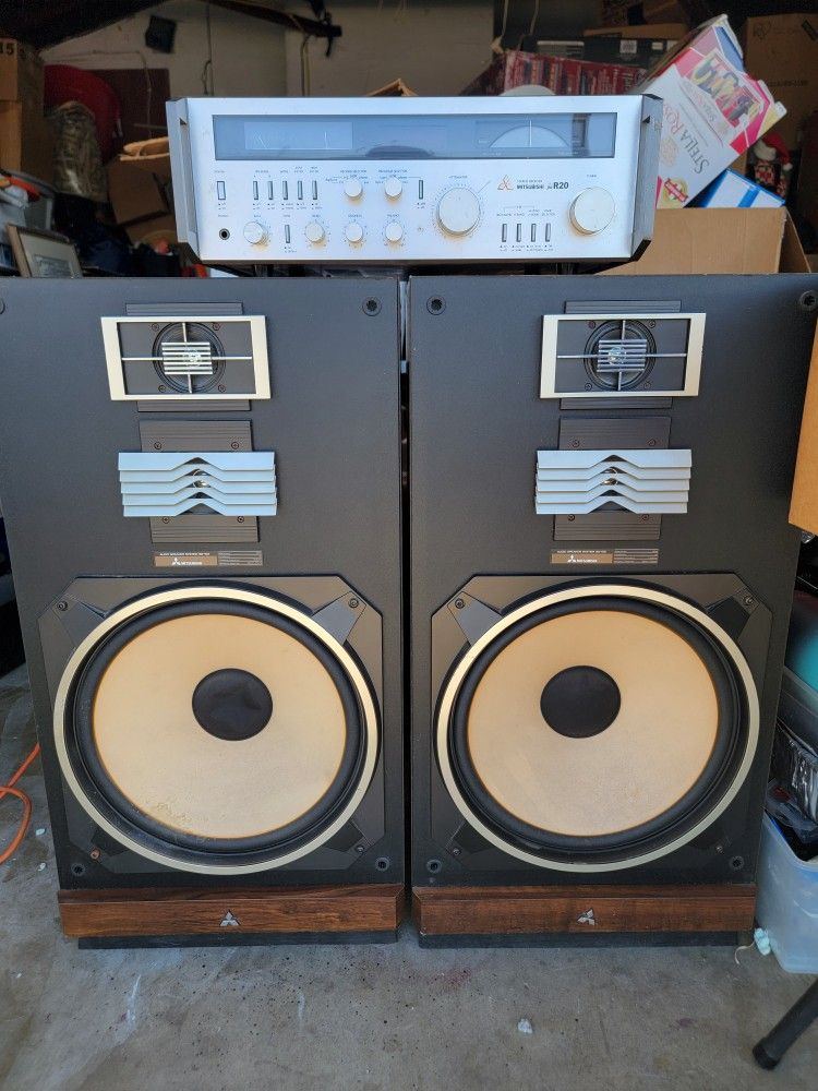 Mitsubishi Da-R20 Reciver/ Mitsubishi SS-152 Pair Of Speakers