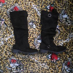 Cute boots never been worn