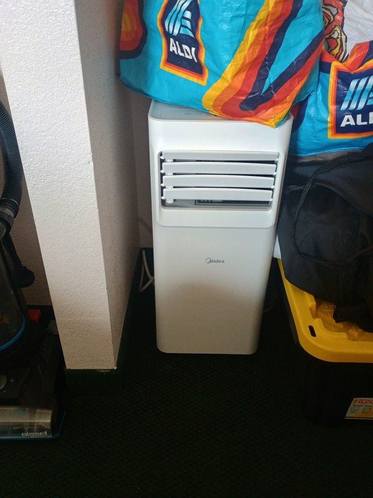 Midea (Walmart In Store Purchase) 5000 BTU Portable AC