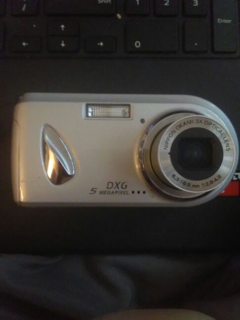 DXG digital camera 2.0 .MODEL 518