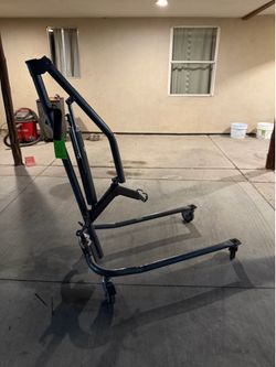 Hydraulic pallet lift