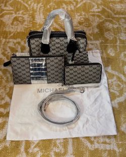 Michael Kors Purse, Wallet, & Wristlet