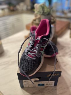 ASICS Womens Size 9