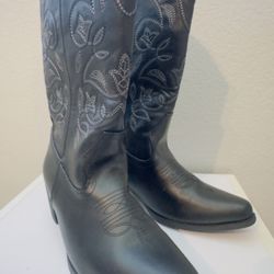 Black boots brand new size 8