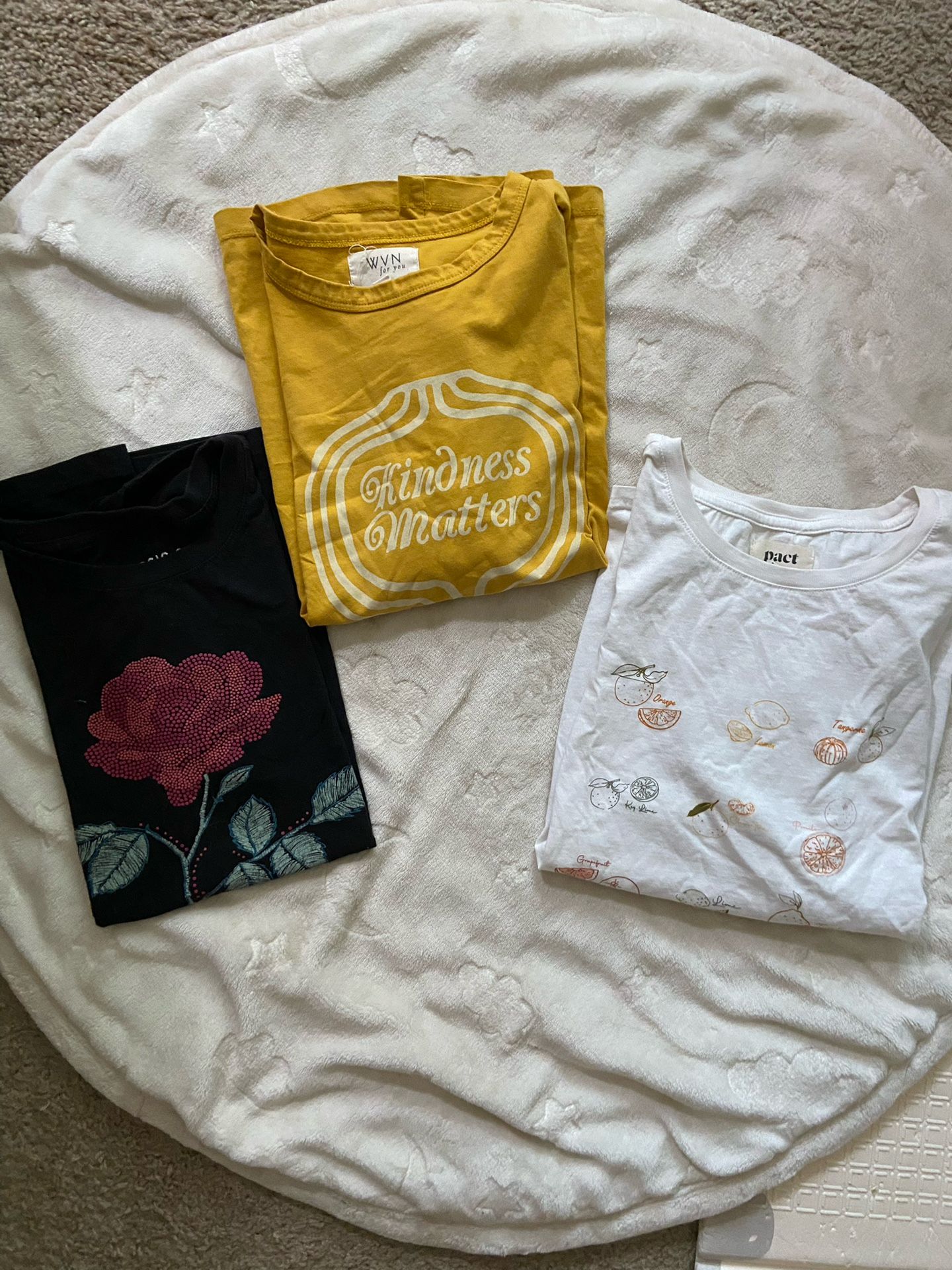 Women’s Graphic Tees 