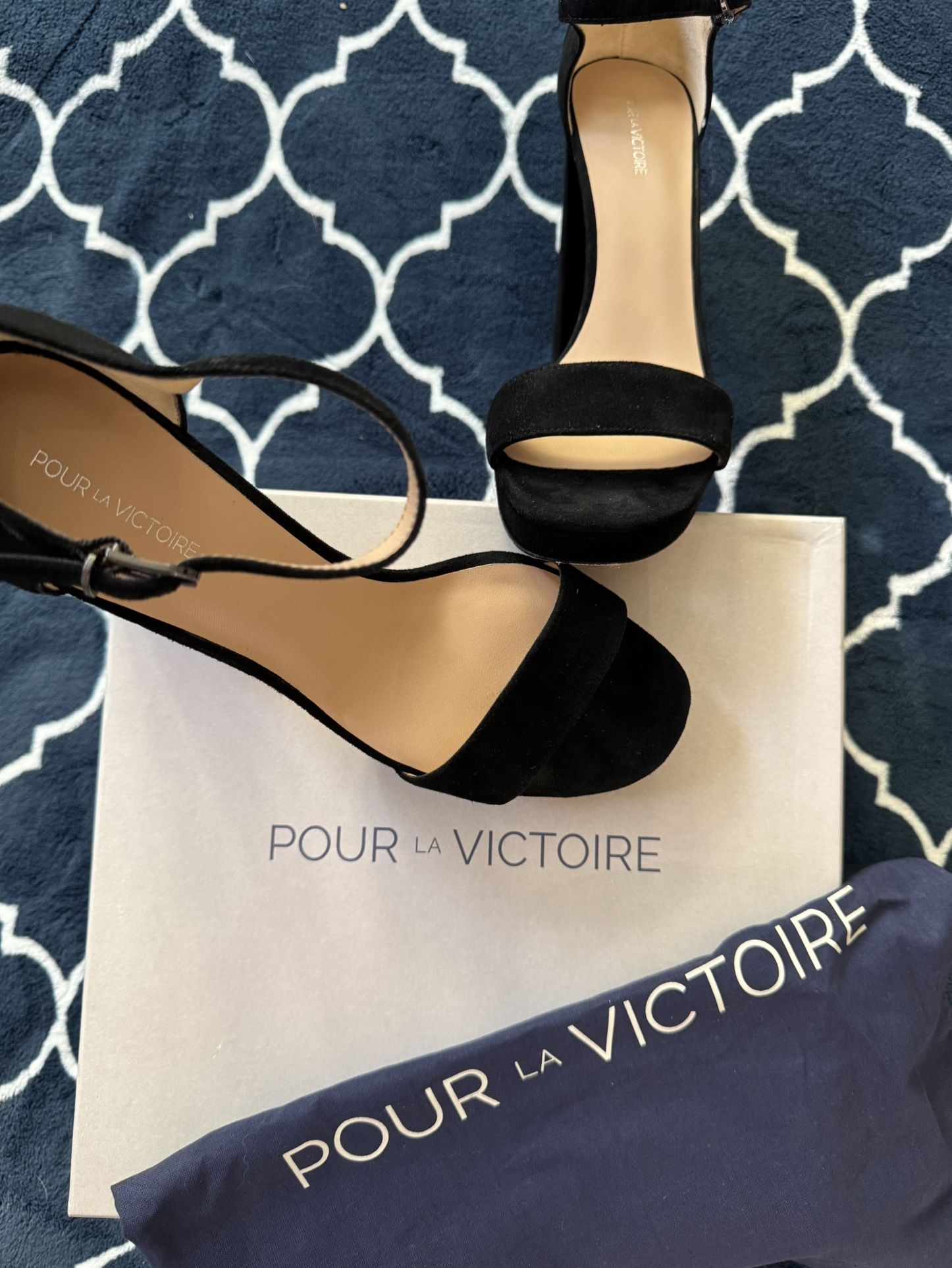Pour La Victoire Black Heels Size 9M