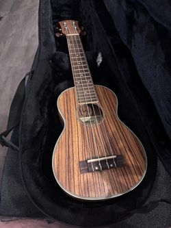 Ventura Zebrawood Ukulele with case