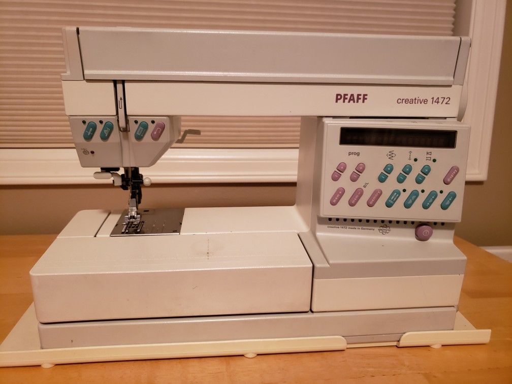 Pfaff Sewing Machine Creative 1472 for Sale in Lakewood, WA OfferUp
