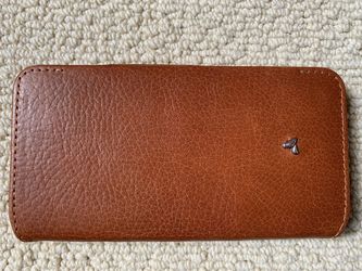 A brand new unused Vaja premium leather case for iPhone 8 Plus, Color: Saddle Brown