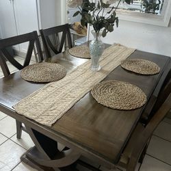 4 Seater Extendable Dining Table 
