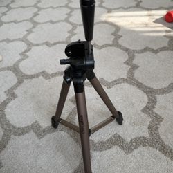 Tripod by Amazon basics