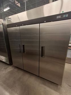 Commercial freezer