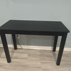 Black Desk