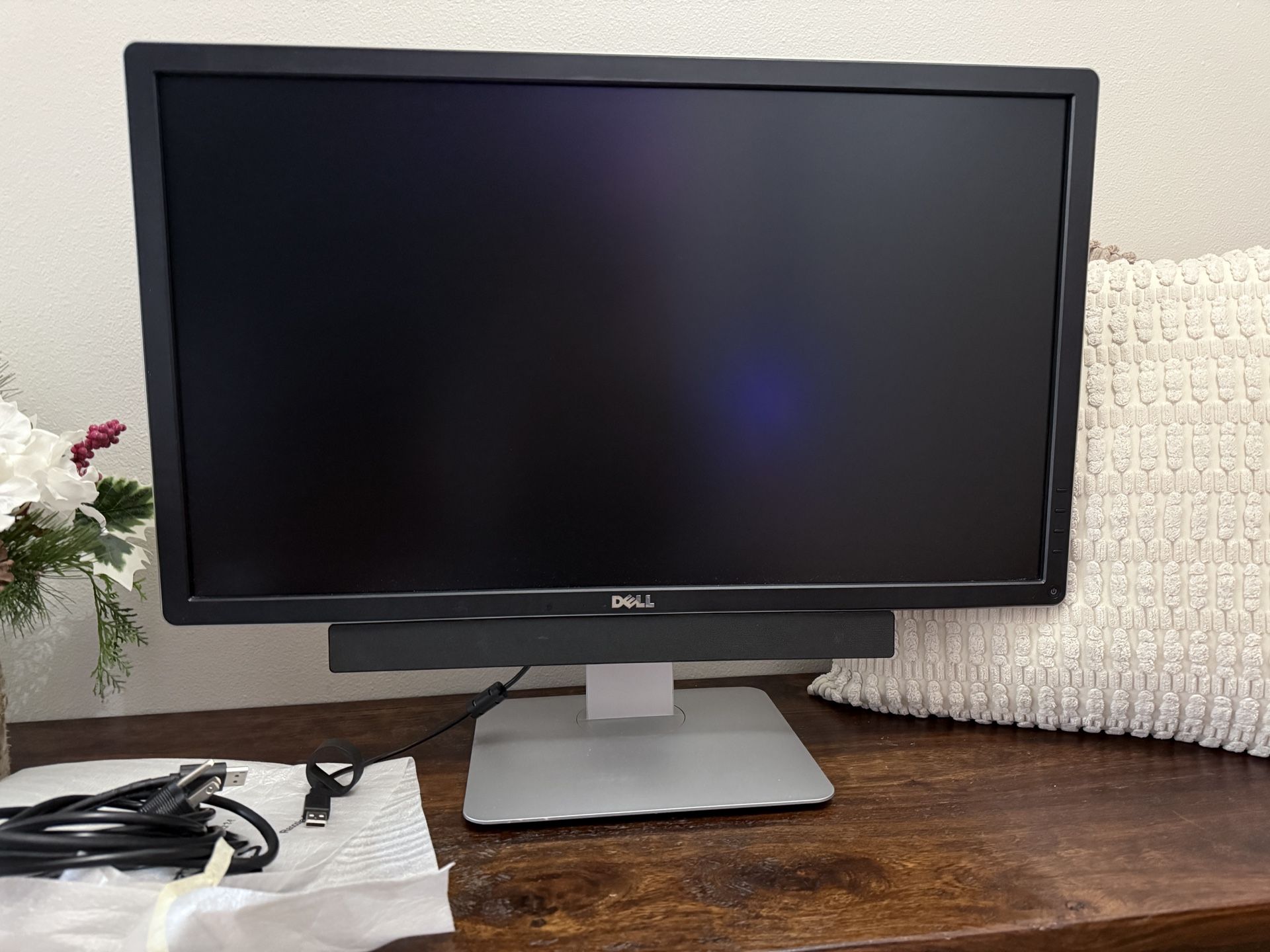 PENDING PICKUP Dell 27” Flat Panel Computer Monitor With Soundbar
