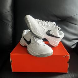 Nike Court Lite