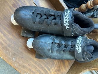 Bullet rollerskates