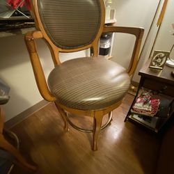 Bar Stool - Outstanding  Solid Wood Style  Swirl Chair In Outstanding Shape No Damages   Or Stain S Non Smokers (barely used ) Asking $65  For Both 