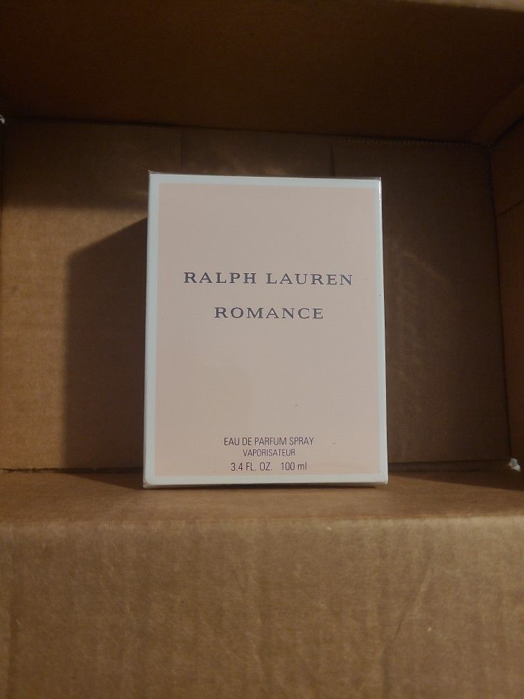 Ralph Lauren - Romance - Eau de Parfum - Women's Perfume - Floral & Woody -  With Rose, Jasmine, and Berries - Medium Intensity