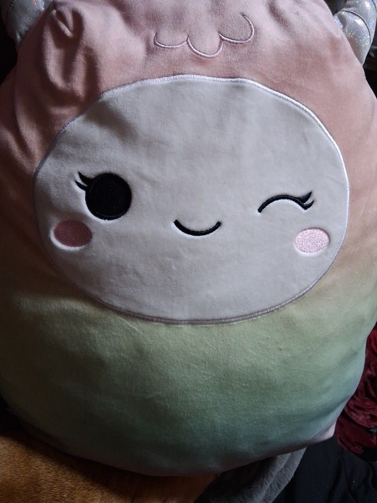 Giant  Squishamallow