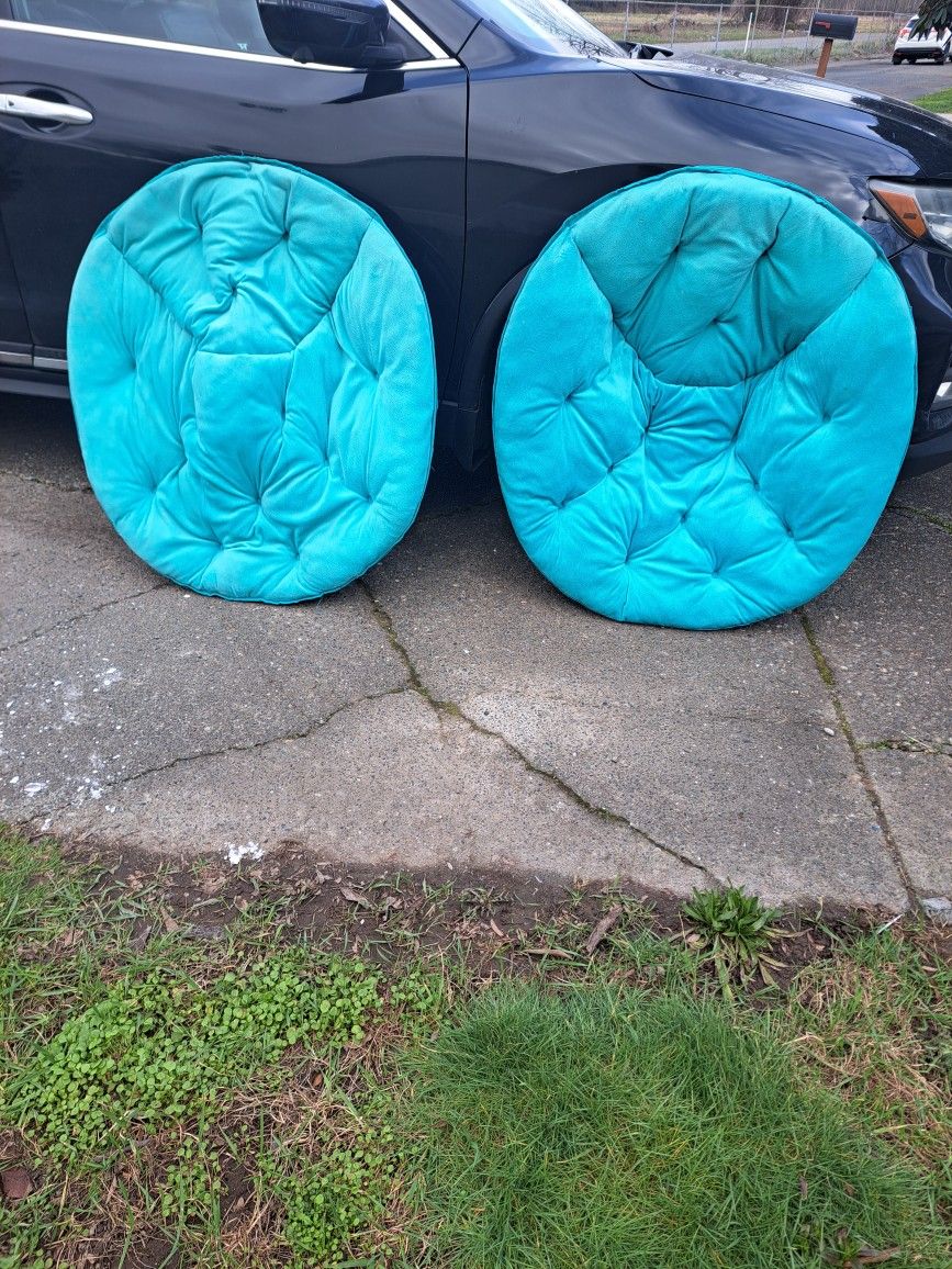 3 Folding Saucer Chairs