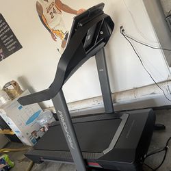 Pro Form - Pro 5000 Smart Treadmill 14HD