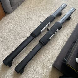 Complete Thule Premium Aero Roof Rack Setup with Surf Pads