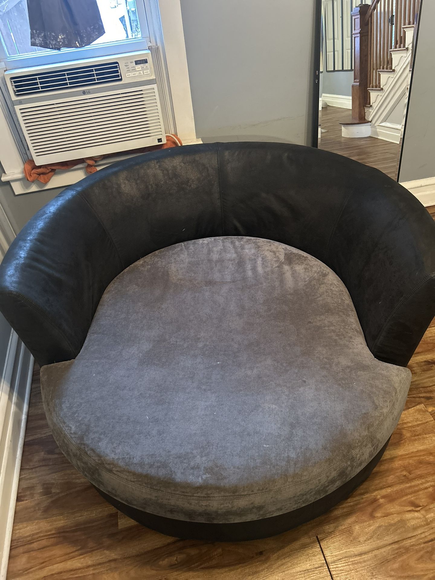 Round Chair . $70