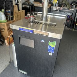 Everest Refrigeration EBD1 1 Keg Direct Draw Beer Dispenser, 23"
