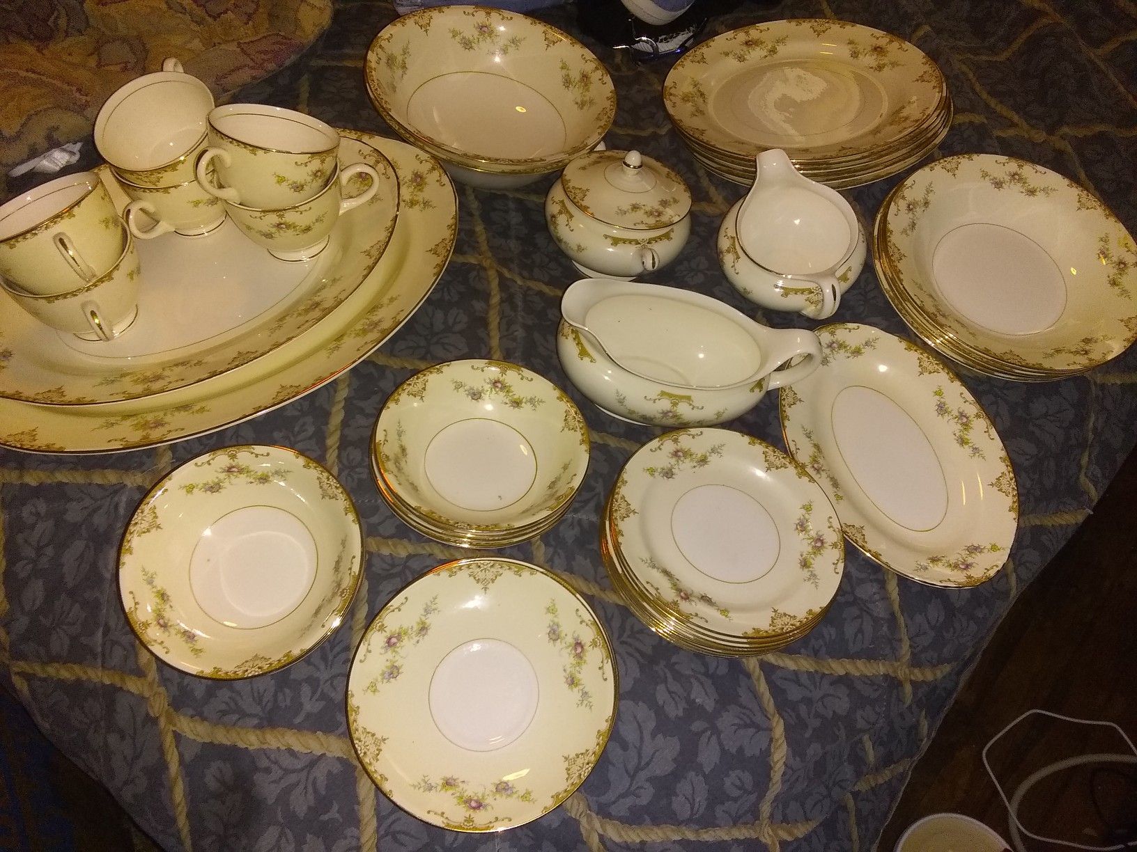 1946 Georgian Nautilus Eggshell USA China 45 (Gold Trimming) piece dinnerware set. Beautiful condition.