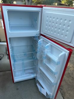 Upstreman 7.7 Cu.ft Top Freezer Refrigerator, 2 Door Top Mount Fridge Large Apartment Refrigerator with Freezer, BD75 Red  Worth $400