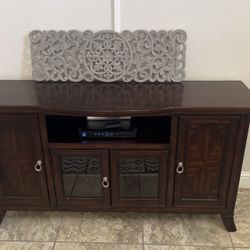 Tv Stand/Entertainment Center 