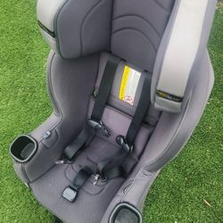 Graco Extend2Fit Convertible Car Seat