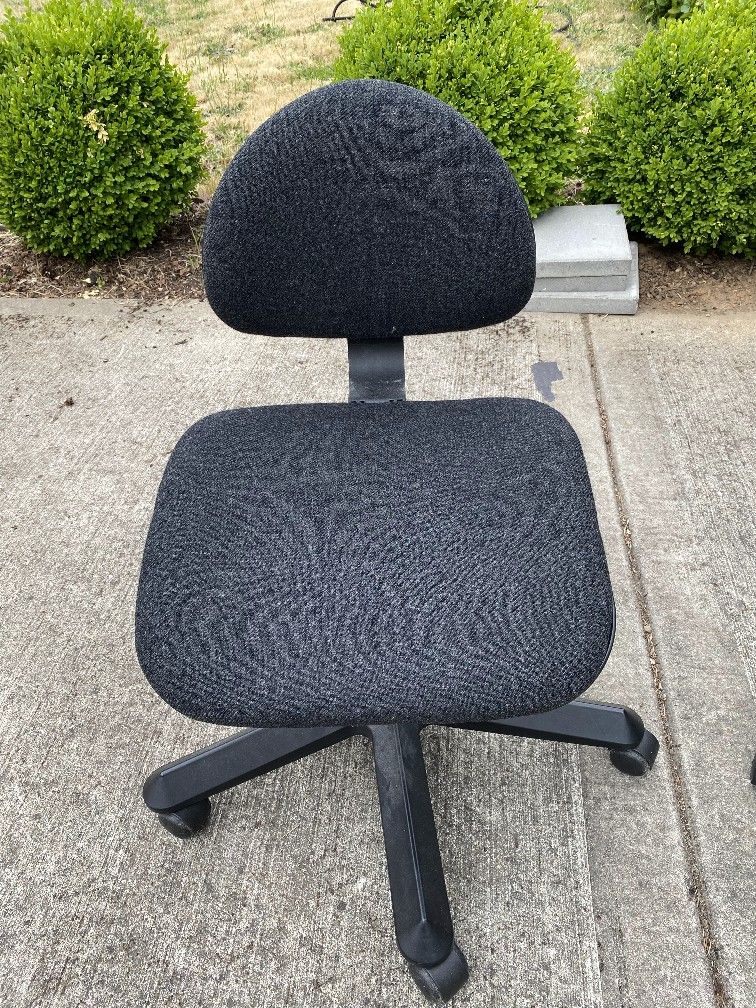 OFFICE CHAIR