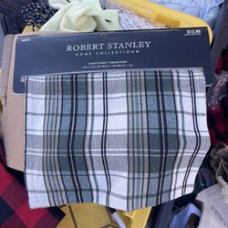 Table Runner And Napkins