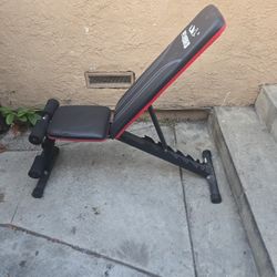 Adjustable Weight Bench 