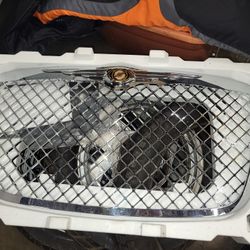 Crysler 300 grill brand new.