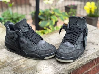 Air Jordan 4 Retro KAWS Black Glow 930155-001 Size 11.5